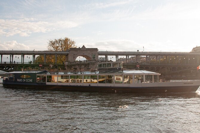 Paris en Scene 3 Course Seine River Dinner Cruise - Eating onboard: good value, modest choice