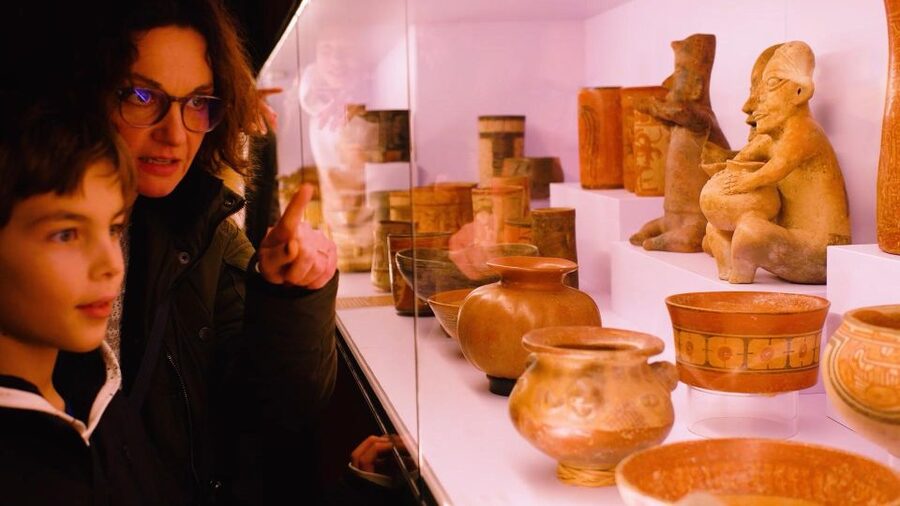 Paris: Entrance Ticket to the Chocolate Museum - The chocolate-making demonstration and its glossy finish
