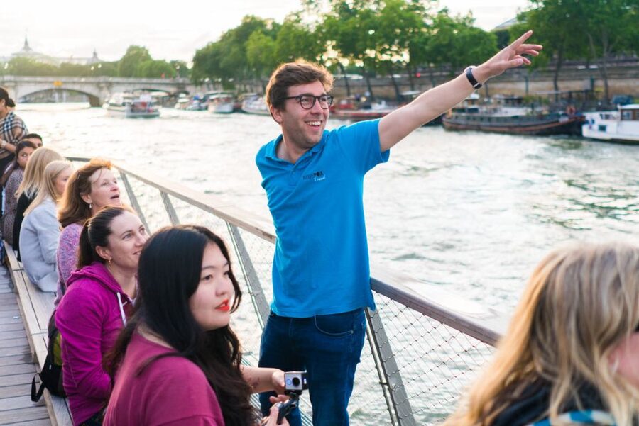 Paris: Evening Bike and Boat Tour - The Eiffel Tower at evening time