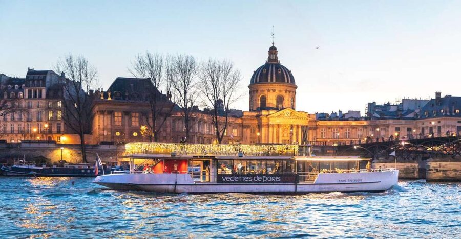 Paris: Evening River Cruise with Music - Music, drinks, and the mood on board