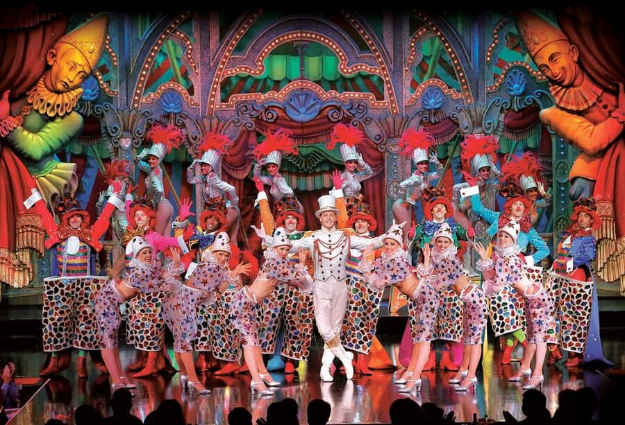 Paris: Evening Sightseeing Tour and Moulin Rouge Show - Paris by night, then straight into cabaret