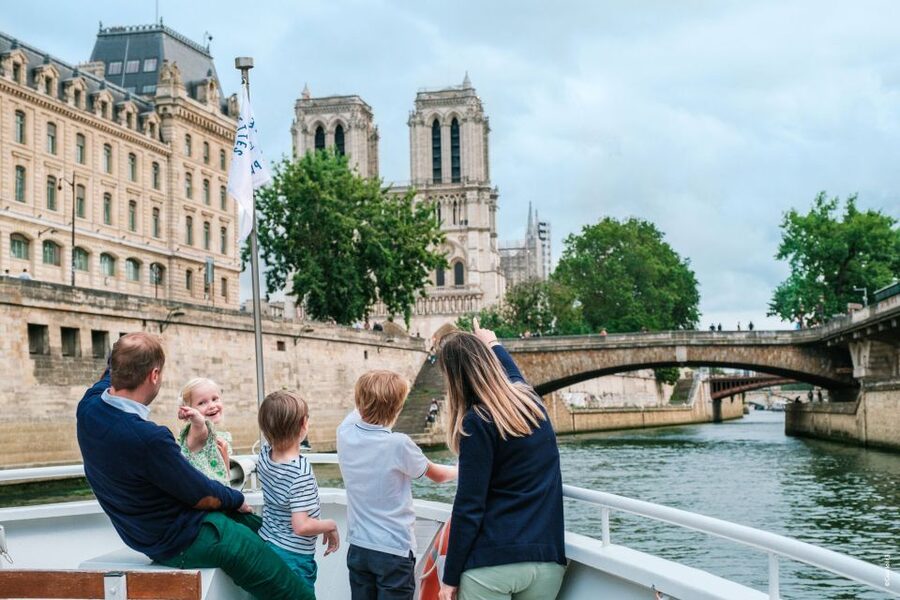 Paris: Family-Friendly River Seine Guided Cruise - The first part of the cruise: getting the family settled