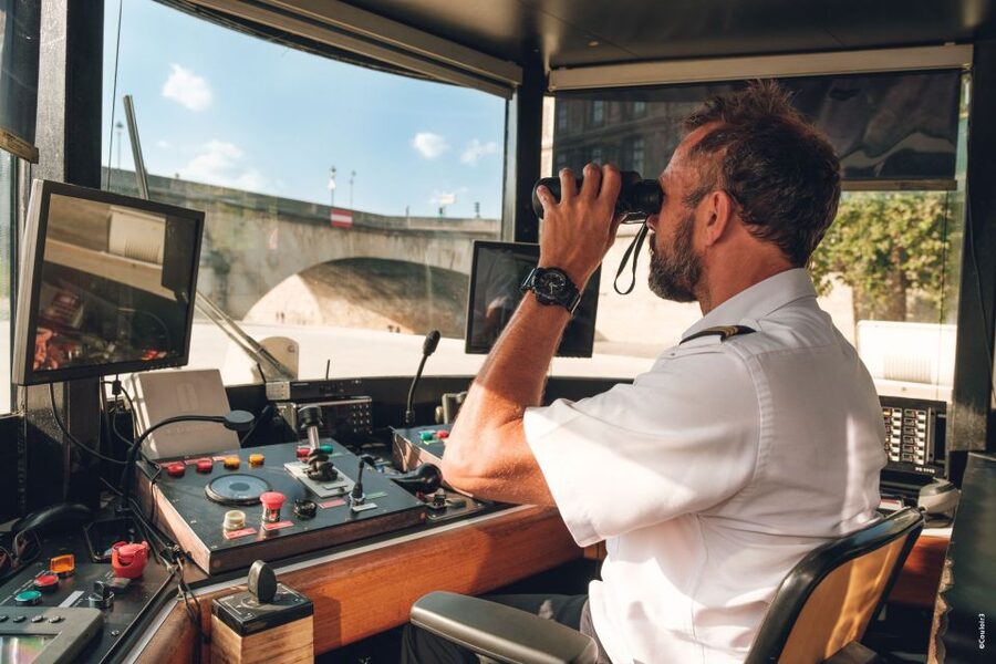 Paris: Family-Friendly River Seine Guided Cruise - Why the child-friendly format helps