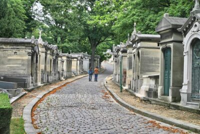 Famous Graves of Pere Lachaise Cemetery Guided Tour