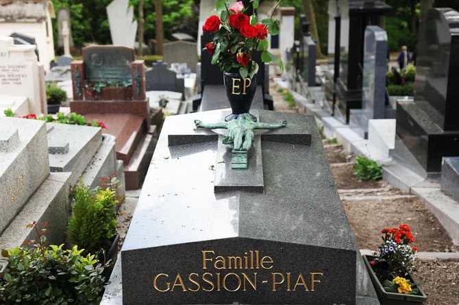 Paris: Famous Graves of Pere Lachaise Cemetery Guided Tour - Group size, language, and the value of the price