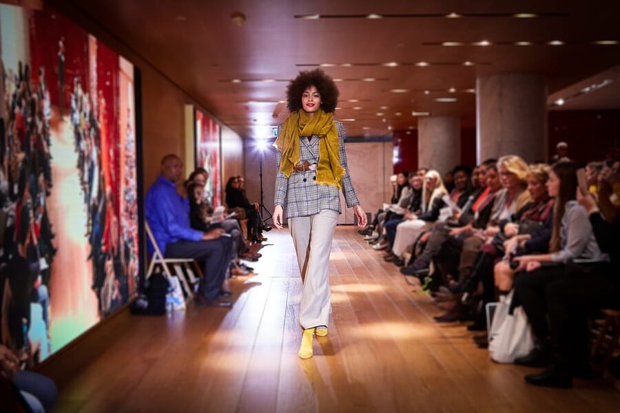 Paris: Fashion Show at Galeries Lafayette Haussmann - Choosing a show time