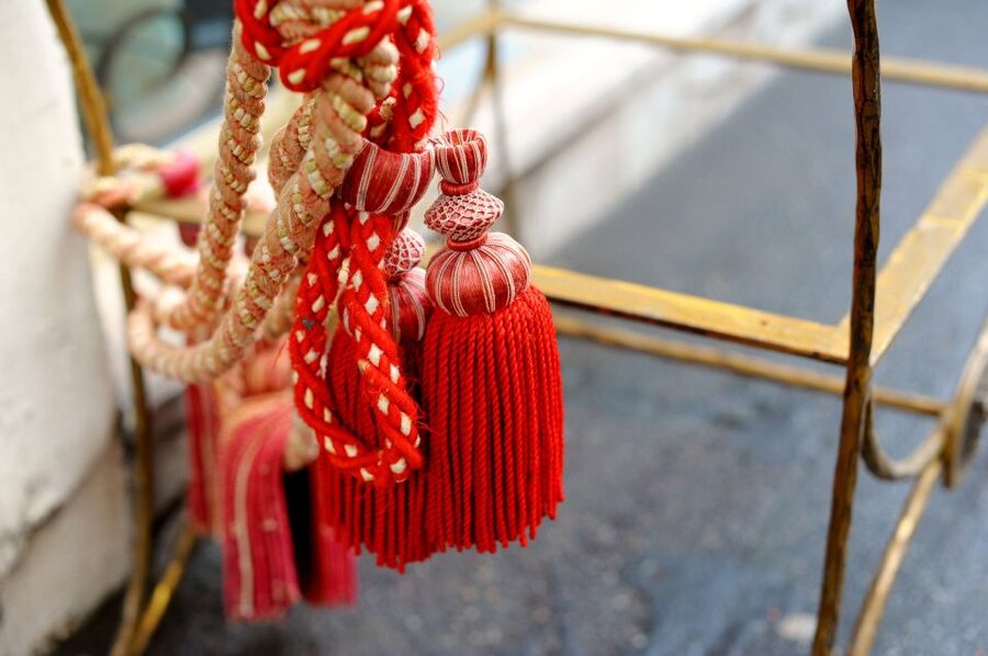 Paris: Flea Market Insider's Tour in Extra-Small Group - Meeting at Porte de Clignancourt