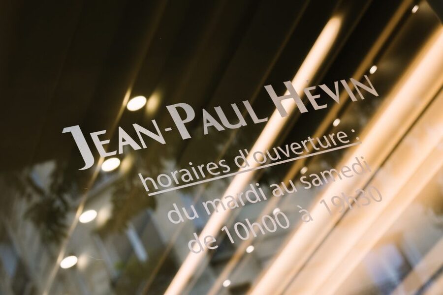 Paris: Food and Wine Tasting Walking Tour in Le Marais - Chocolate and macarons at Jean-Paul Hévin