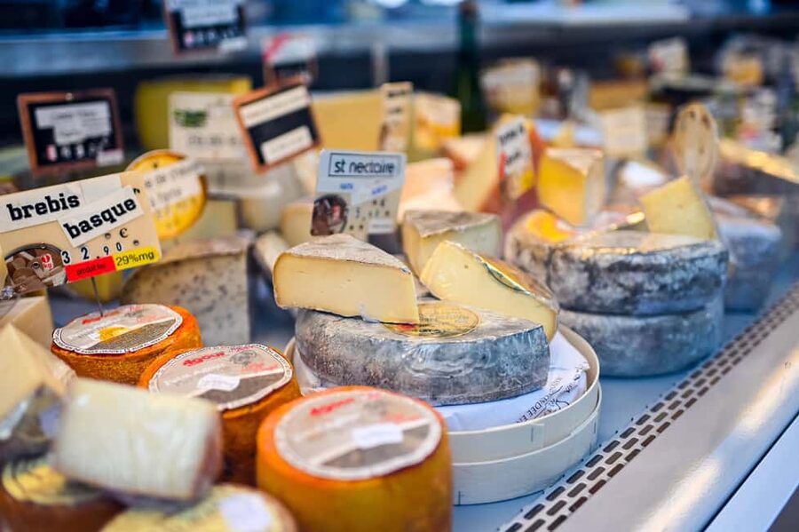 Paris: Food Tour in Le Marais with Tastings - Croque monsieur, wine, and a proper seated break