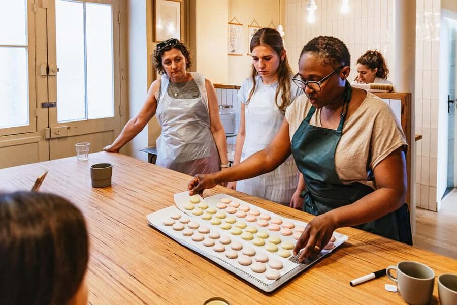 Paris: French Macaron Culinary Class with a Chef - Arriving at the grey door