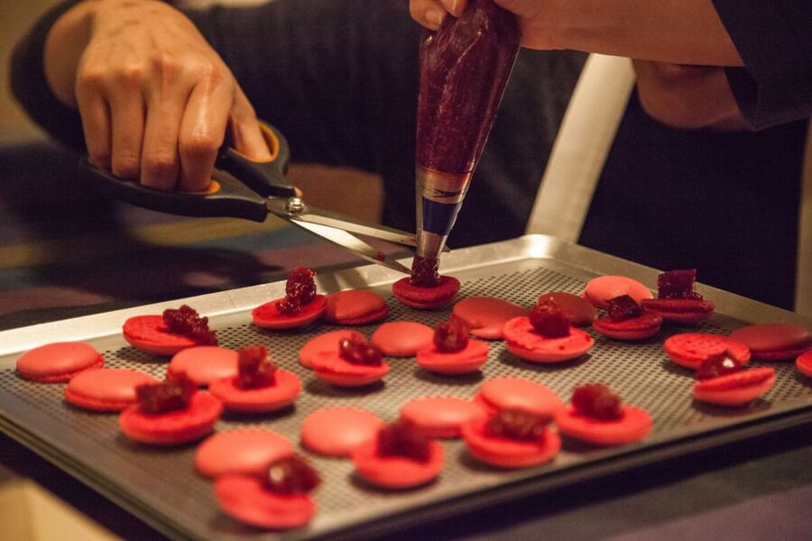 Paris: French Macarons Baking Class with a Parisian Chef - Key points at a glance
