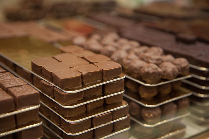 Paris French Sweets Tasting Tour with Pastries and Chocolates - A small group, but not a private tour