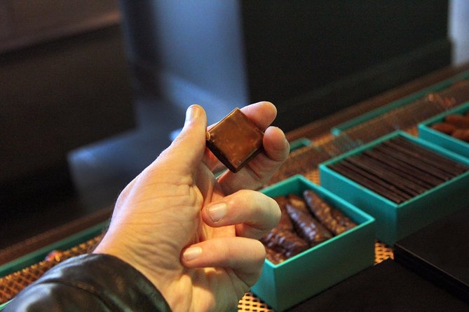 Paris French Sweets Tasting Tour with Pastries and Chocolates - Who should book this experience