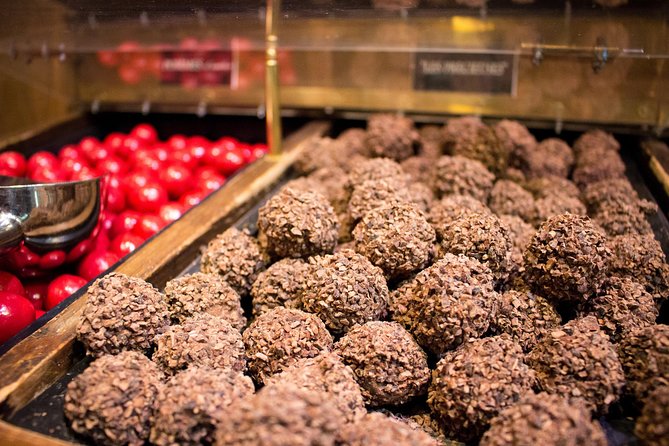 Paris French Sweets Tasting Tour with Pastries and Chocolates - How much the guide changes the experience