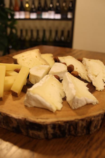 Paris: French Wine and Cheese Guided Tasting - Learning to taste wine in three simple steps