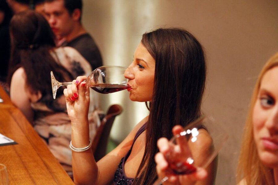 Paris: French Wine Tasting Class with Sommelier - Food pairing, bread, and the €15 decision