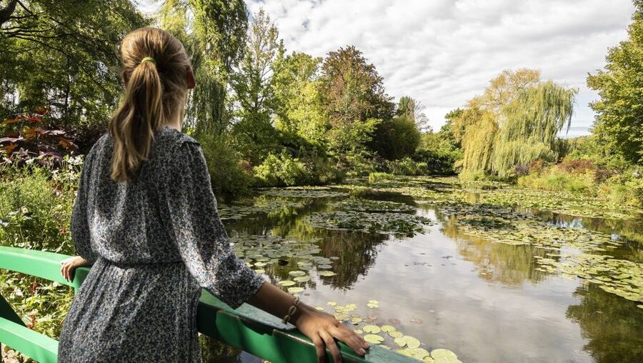 Paris: Giverny & Versailles Small Group or Private Tour - Transport, timing, and the long-day reality