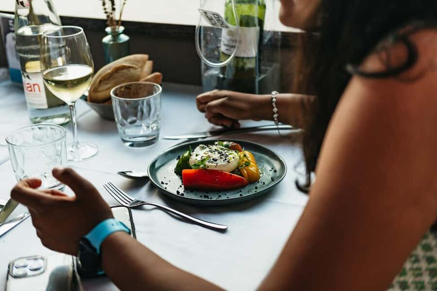 Paris: Gourmet Dinner Cruise on Seine River with Live Music - Key points to know before booking