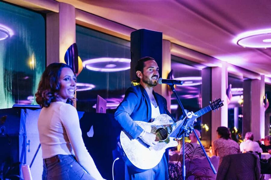 Paris: Gourmet Dinner Cruise on Seine River with Live Music - The route from the Statue of Liberty to Notre-Dame