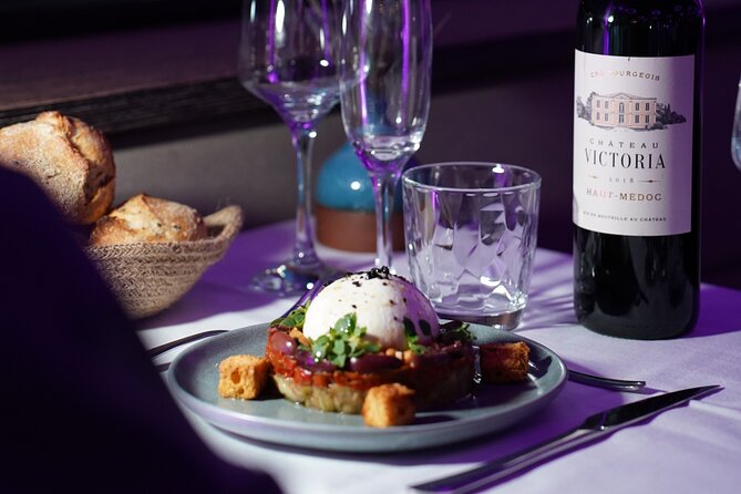 Paris Gourmet Dinner Seine River Cruise with Singer and DJ Set - Who should book the Diamant Bleu?