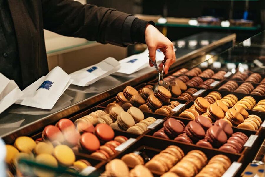 Paris: Gourmet Food Tour with Over 10 Tastings and Wine - Guides make the difference