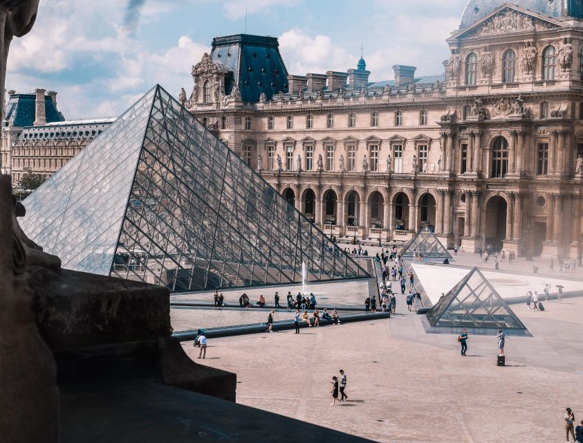 Paris: Guided Louvre Museum Tour with Optional Entry Ticket - Guide style and what to expect