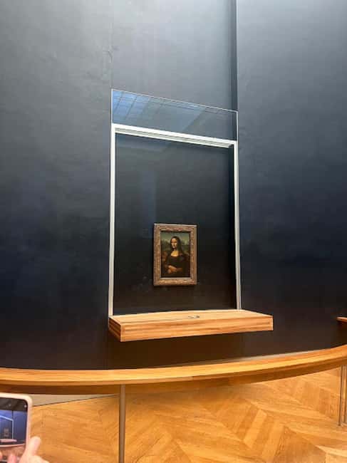 Paris: Guided tour in PORTUGUESE at the Louvre-semi-private - French and Italian paintings in two focused hours