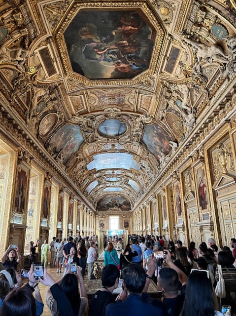 Paris: Guided tour in PORTUGUESE at the Louvre-semi-private - Is $143 a fair price?
