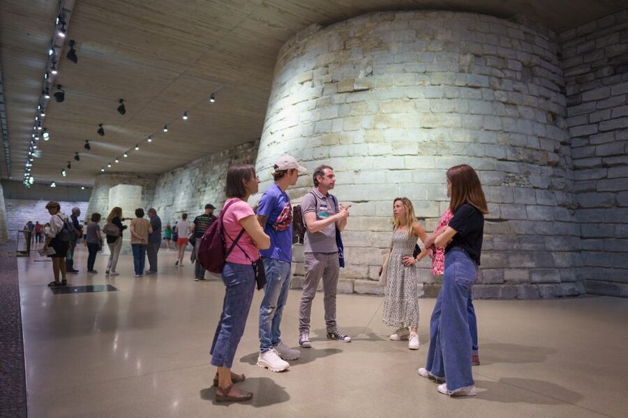 Paris: Guided Tour of the Must-Sees of the Louvre Museum - How the 90-minute route feels
