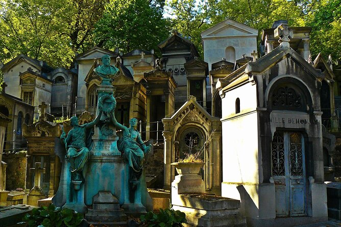 Paris: Haunted Père Lachaise Cemetery Guided Tour - Why Père-Lachaise works so well as a walking tour