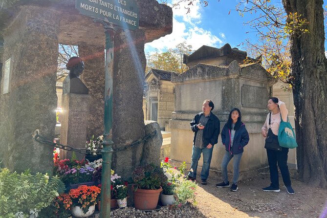 Paris: Haunted Père Lachaise Cemetery Guided Tour - The paranormal stories give the route its mood