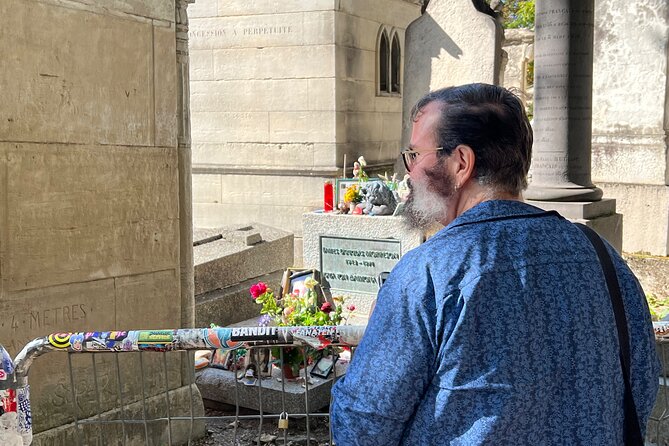 Paris: Haunted Père Lachaise Cemetery Guided Tour - What the two-hour route feels like