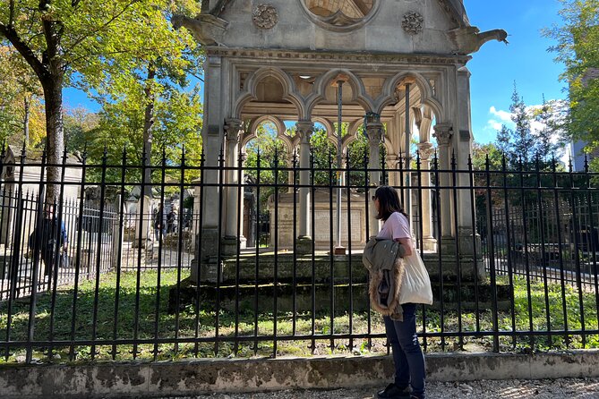 Paris: Haunted Père Lachaise Cemetery Guided Tour - Why the guide matters more here than at most sights