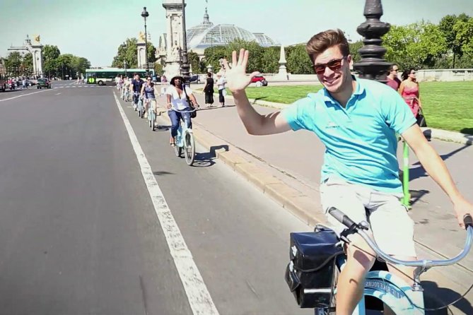 Paris Highlights Bike Tour: Eiffel Tower, Louvre and Notre-Dame - Key things to know before you book