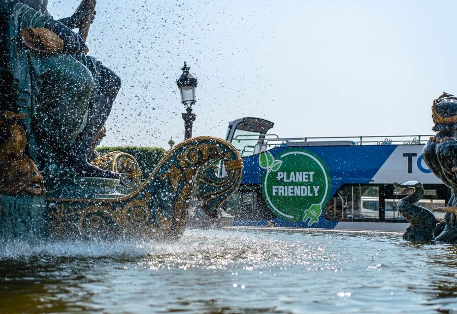 Paris: Hop-on Hop-off Bus Tour & Seine Cruise Bundle Tour - Audio guides, walking tours, and the mobile app