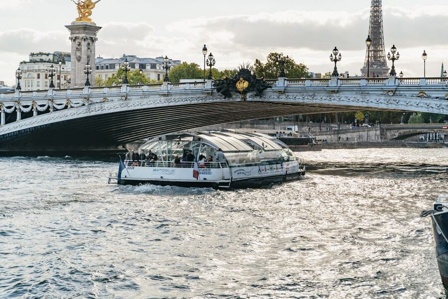 Paris: Hop-On Hop-Off Seine Cruise Pass with 9 Stops - Starting at Port de la Bourdonnais and the Eiffel Tower