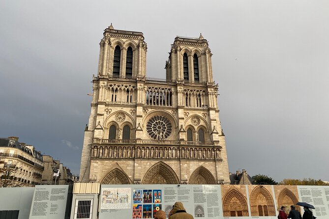 Paris: Île de la Cité and Notre-Dame Walking Tour With Crypt - Henri IV, Pont Neuf, and the first views