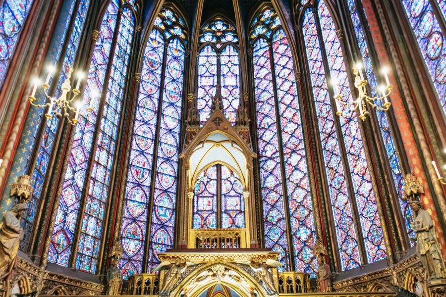 Paris: Ile de la Cité Walking Tour with Sainte-Chapelle - The flower market and the walk to Sainte-Chapelle