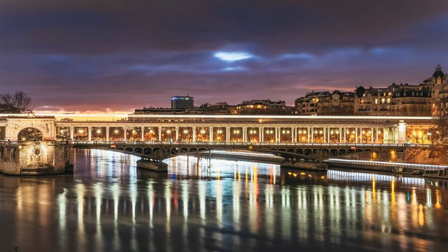 Paris: Illuminated Evening River Cruise & Waffle Tasting - Audio commentary and the music option