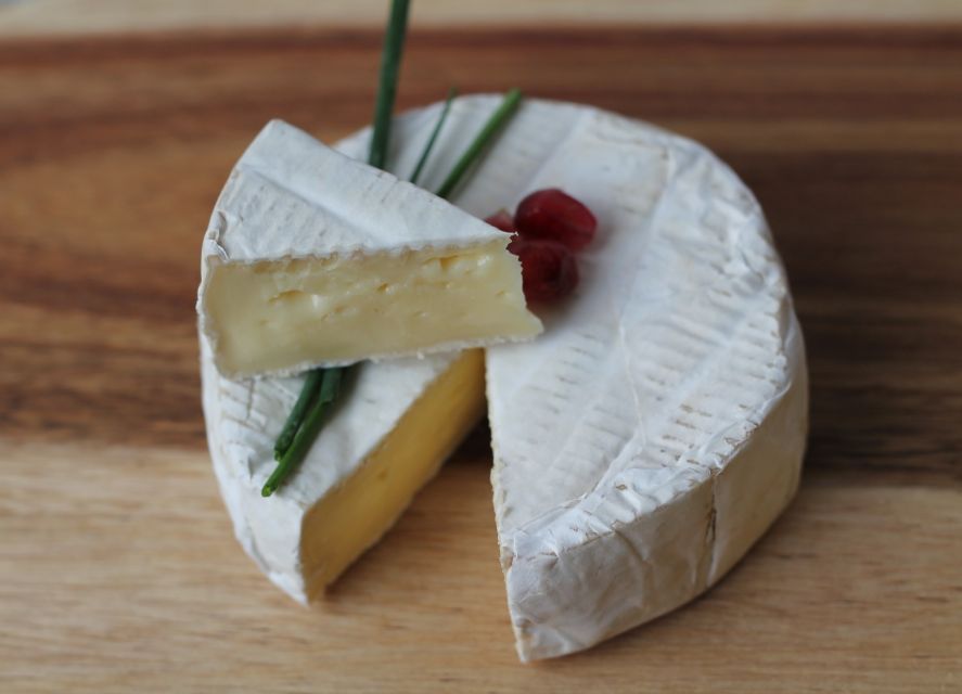 Paris: Latin Quarter Traditional Food Tour with Full Meal - Four or more stops, with dessert at the end