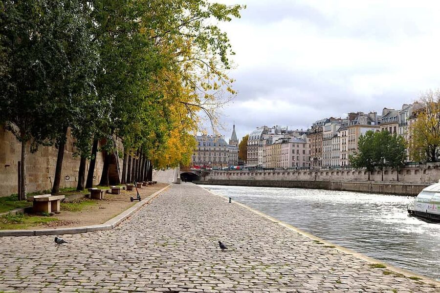 Paris: Latin Quarter Walking Tour with Local Guide - The Panthéon and Paris on a grander scale