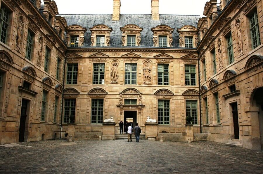 Paris: Le Marais Highlights Guided Small Group Walking Tour - Saint-Paul Church and centuries of change