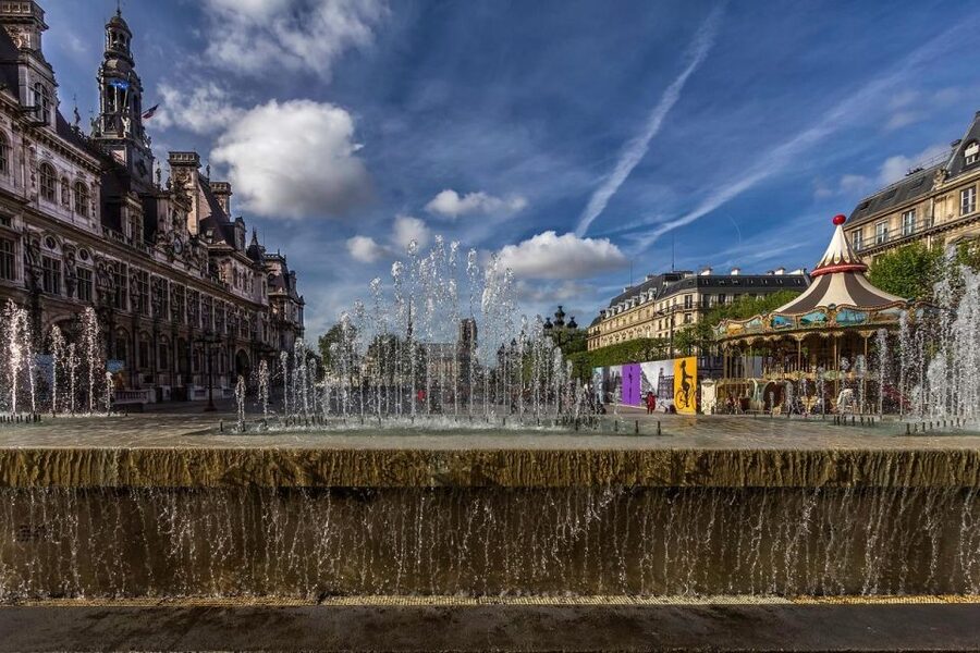 Paris: Le Marais Highlights Guided Small Group Walking Tour - Hôtel de Sens and the stories of royal Paris