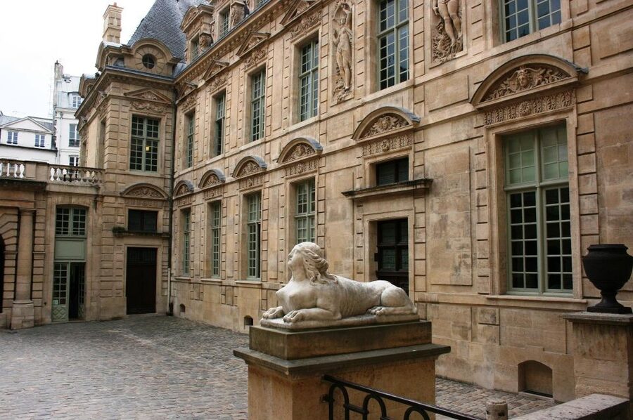 Paris: Le Marais Highlights Guided Small Group Walking Tour - Starting beneath Louis XIII at Place des Vosges