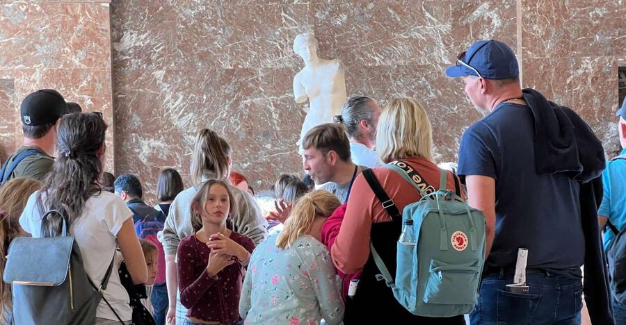 Paris Louvre: 2-Hour Private Tour for Groups or Families - The Louvre highlights without the museum overload