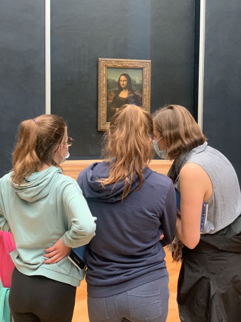 Paris Louvre: 2-Hour Private Tour for Groups or Families - The value of having a private guide