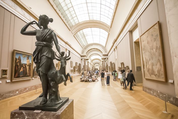 Paris Louvre: 2-Hour Private Tour for Groups or Families - Price: expensive for two hours, but easier to justify for five