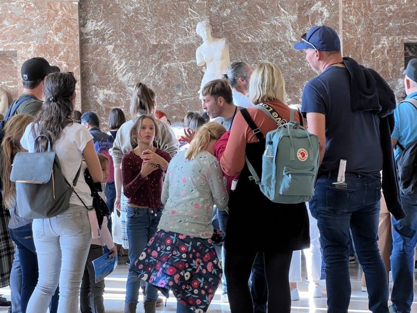 Paris Louvre: 2-Hour Private Tour for Groups or Families - Entering the Louvre and reaching the Mona Lisa
