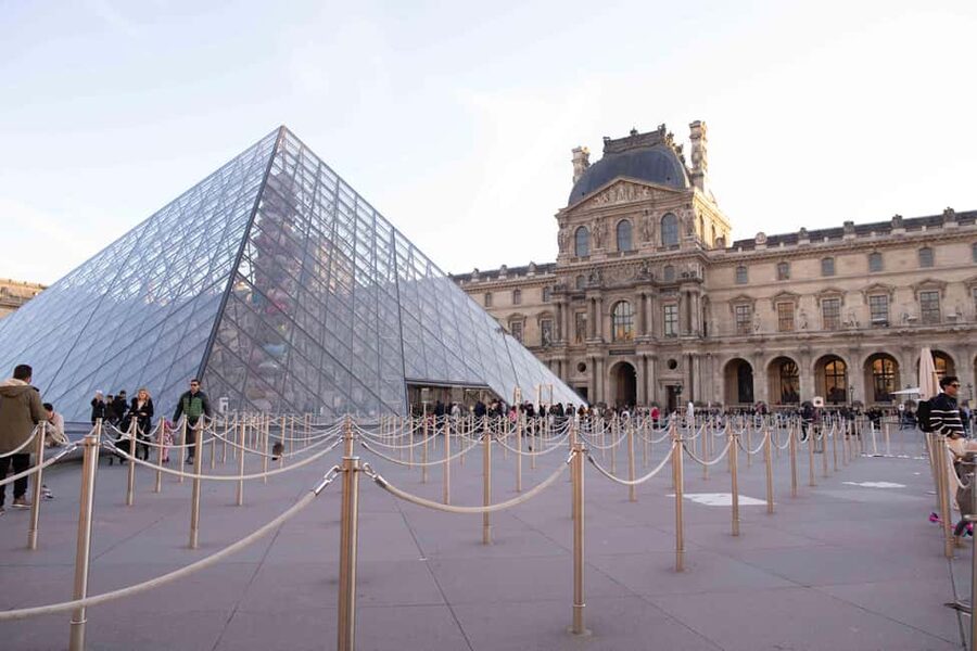 Paris Louvre Exclusive Semi Private Guided Tour Max 6 People - Venus de Milo and the language of Greek sculpture