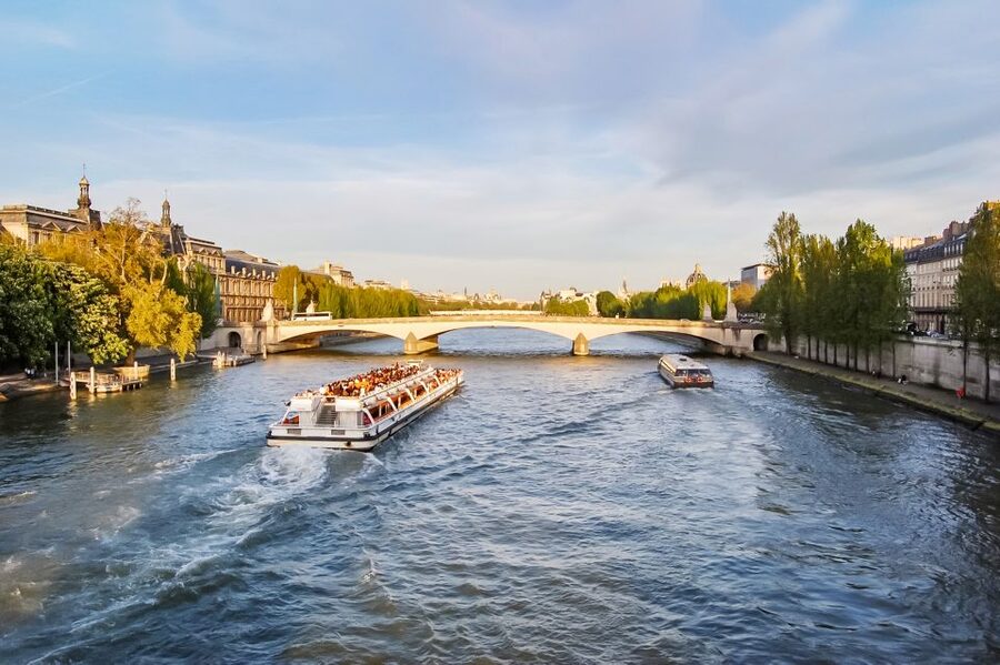 Paris: Louvre Guided Tour with Reserved Access & Boat Cruise - Why the two-hour option is worth considering